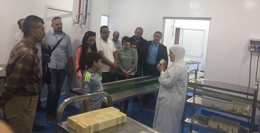 طلبة الماجستير في الجامعة العربية الامريكية في زيارة علمية للمنطقة الزراعية الصناعية في اريحا